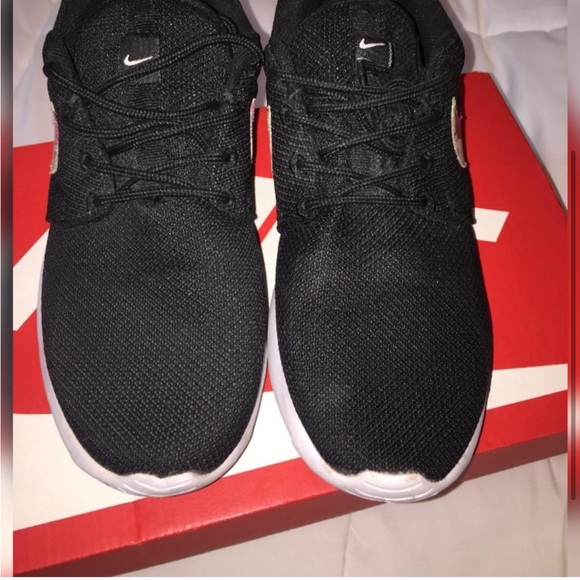 Nike shoes - Picture 3 of 4